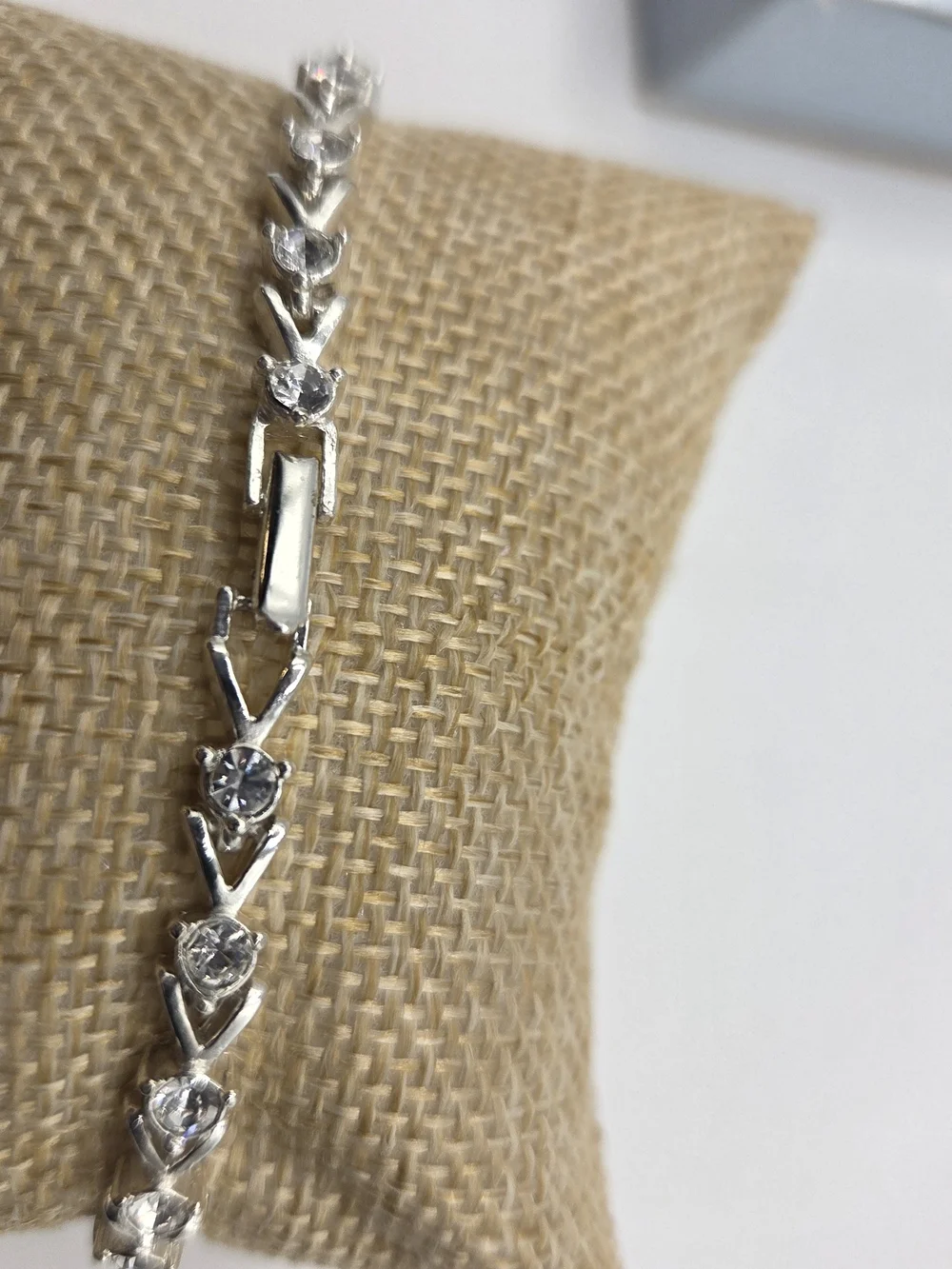 1566. Vintage Avon Dazzling Rhinestone Tennis Bracelet